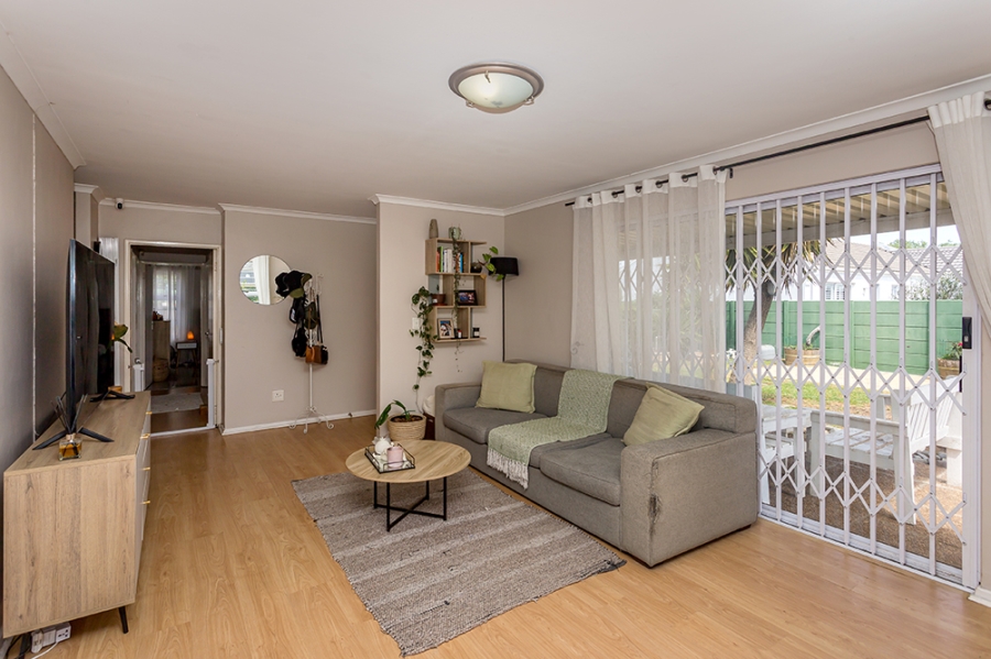 To Let 3 Bedroom Property for Rent in Sunningdale Western Cape